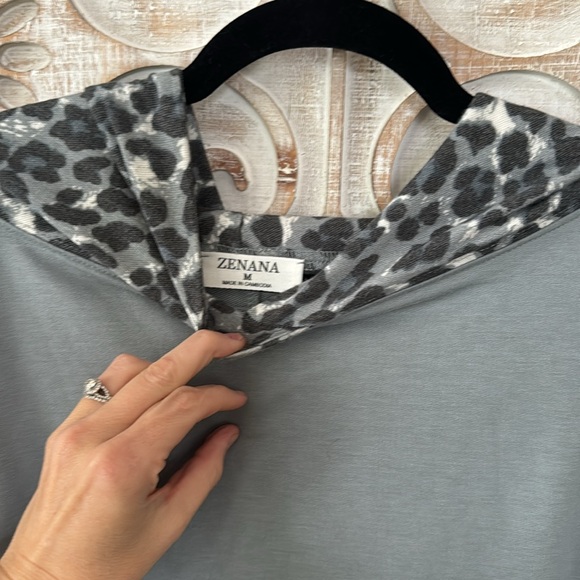 ZENANA | Leopard Sweater Hoodie Women’s Medium - Picture 4 of 10